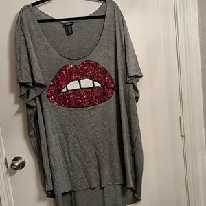 Torrid size 6 gray t shirt with sequin smile